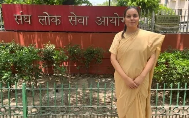 Navita Kumari (AIR-251 CSE-22) Working Professional + GS2 + Sociology + Comprehensive Strategy